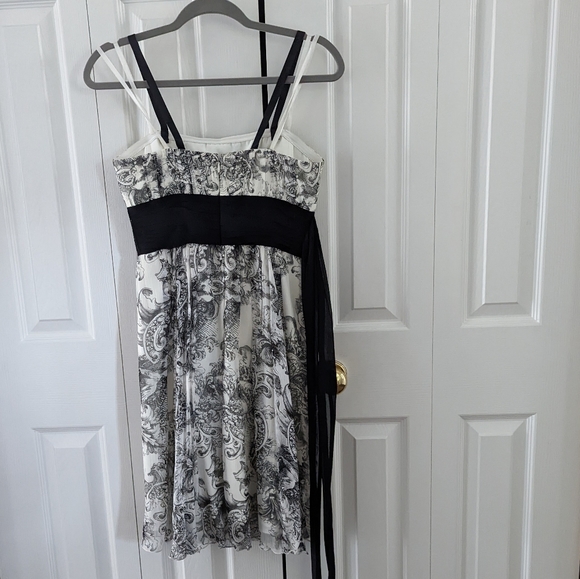 BCBG mid length flowy dress - Picture 2 of 3